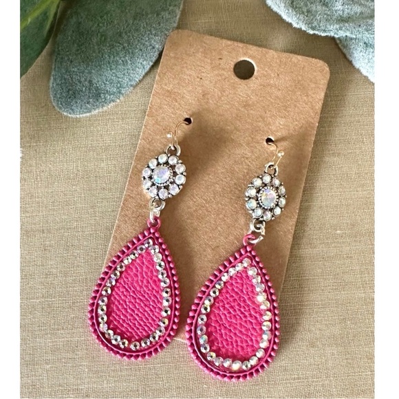 Jewelry - Pink rhinestone teardrop earrings